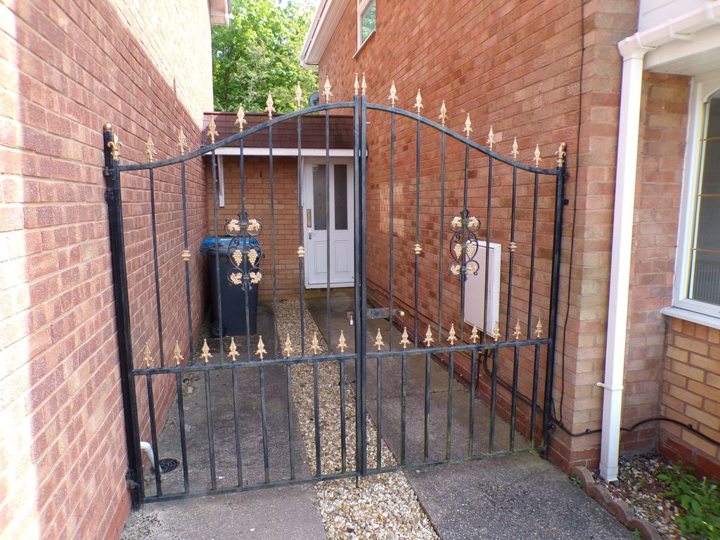 Property photo 2 of 21