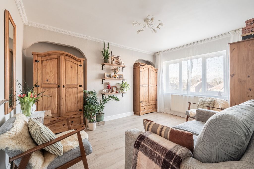 Property photo 2 of 25 4581802