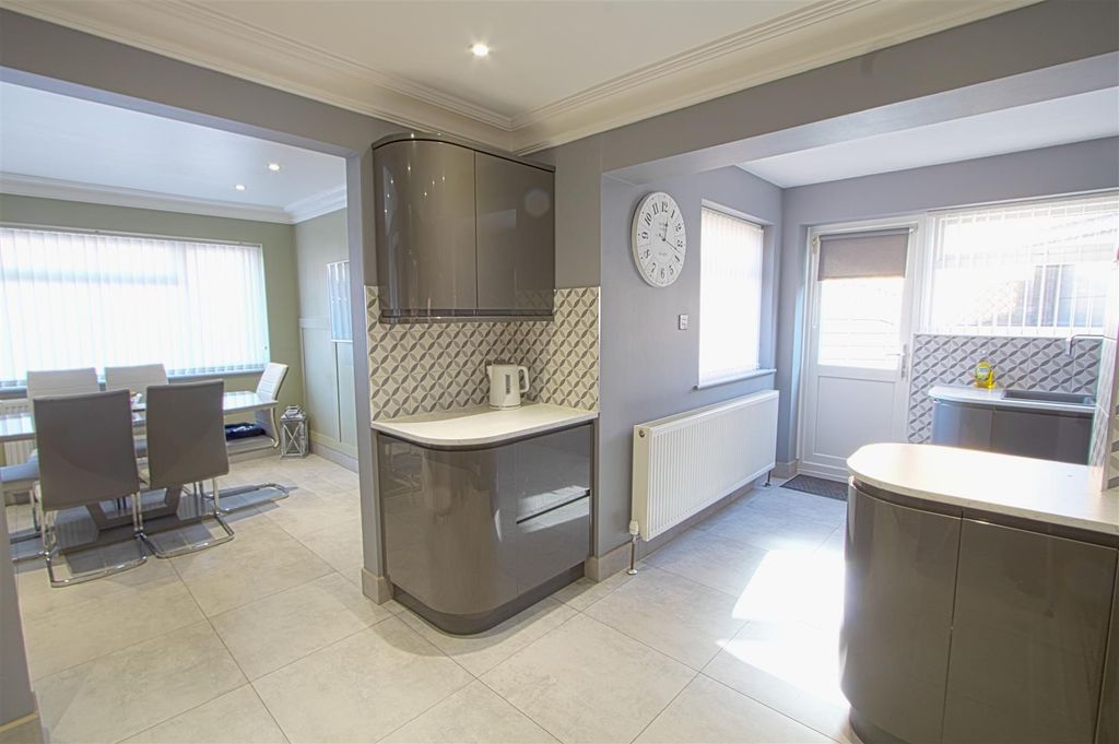 Property photo 3 of 17 Kitch 4.Jpg