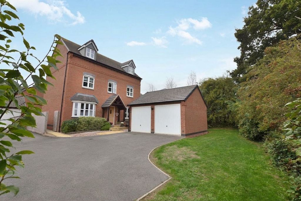 Property photo 1 of 34