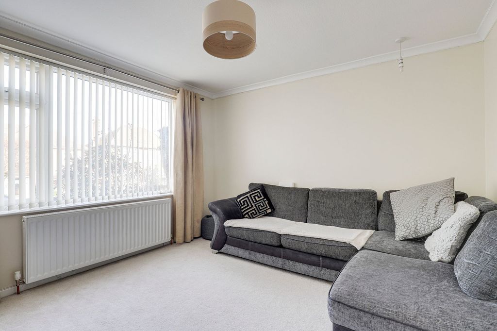 Property photo 2 of 27