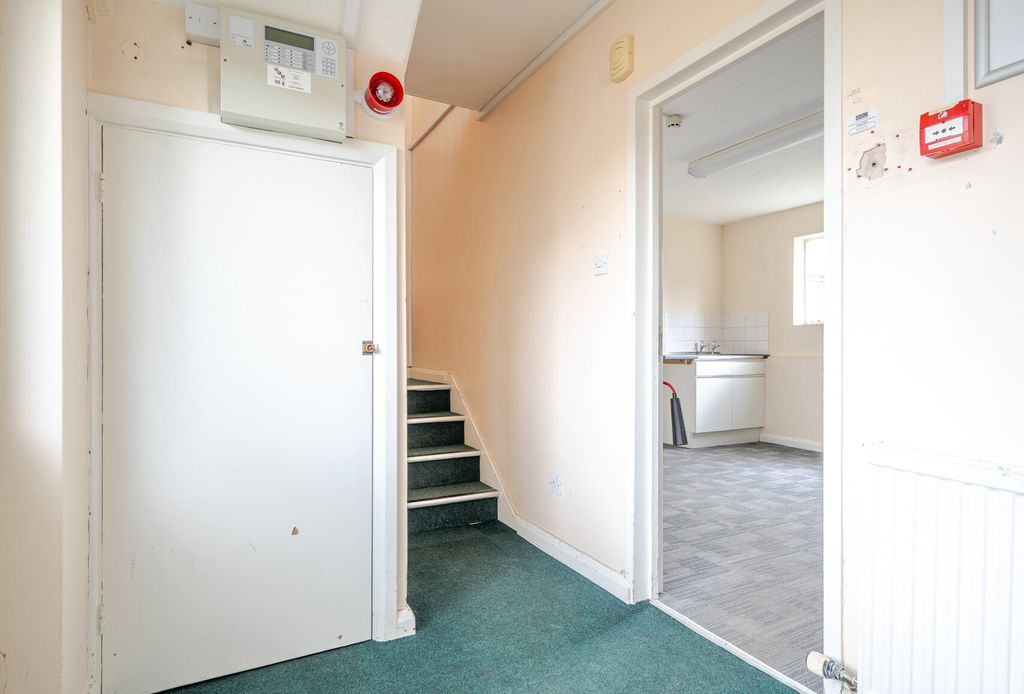 Property photo 2 of 23 1330097-11-6888c3...