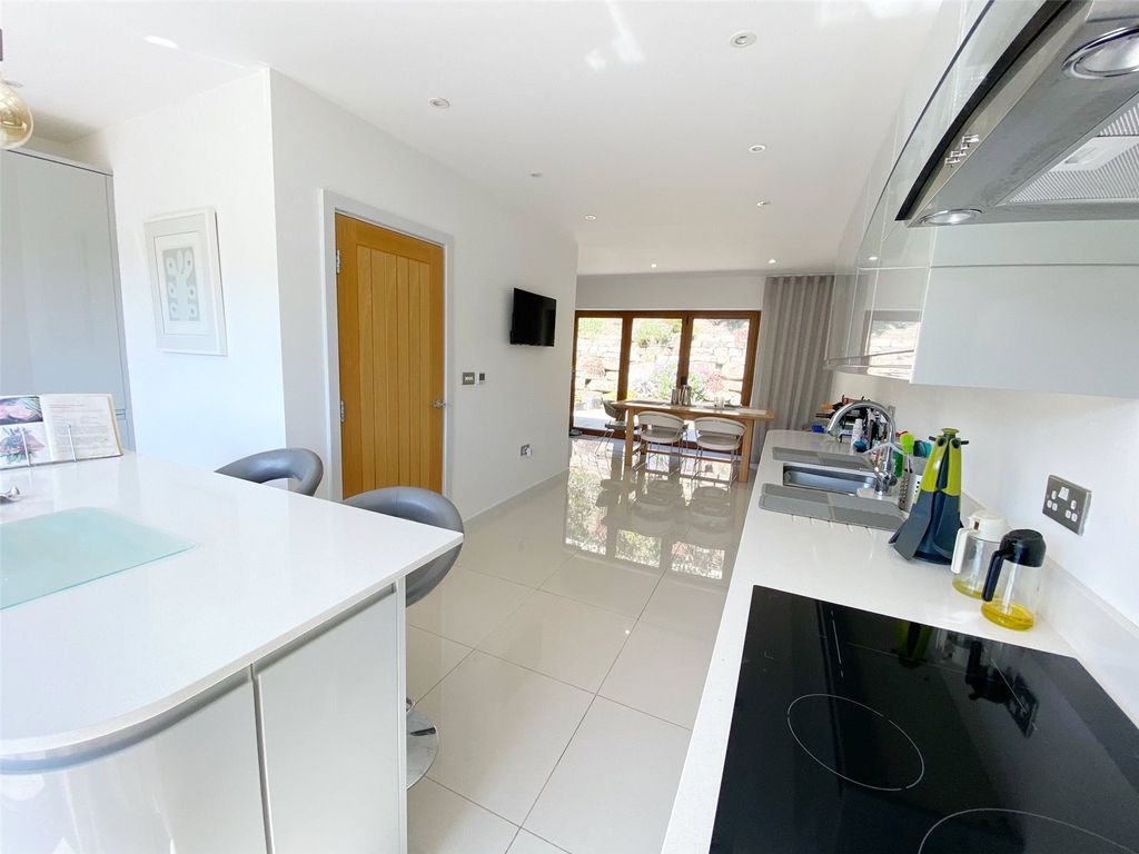 Property photo 3 of 28 Dining Kitchen