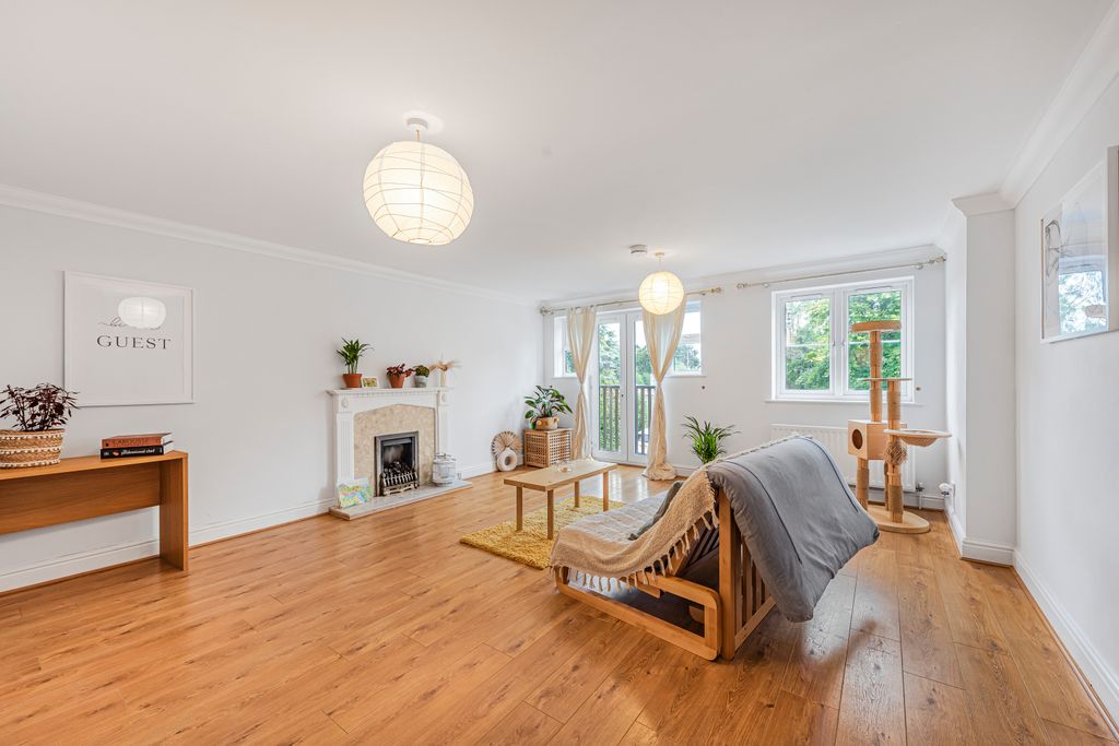 Property photo 3 of 18 Living Room