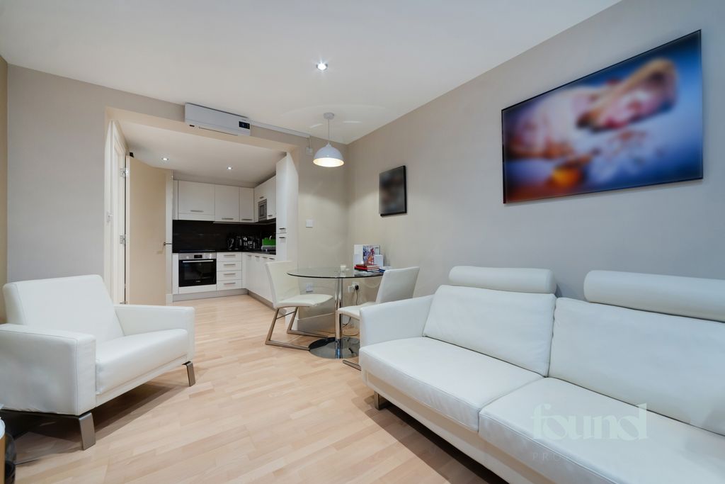 Property photo 3 of 17 Photo 6