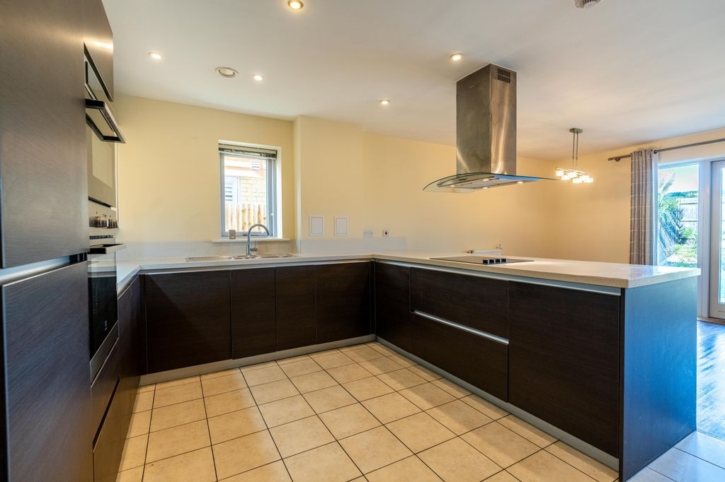 Property photo 2 of 11 Photo