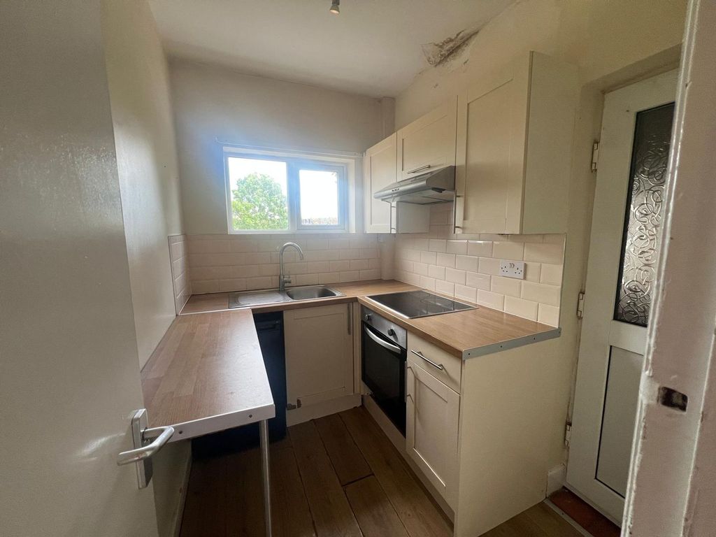 Property photo 3 of 13 Kitchen