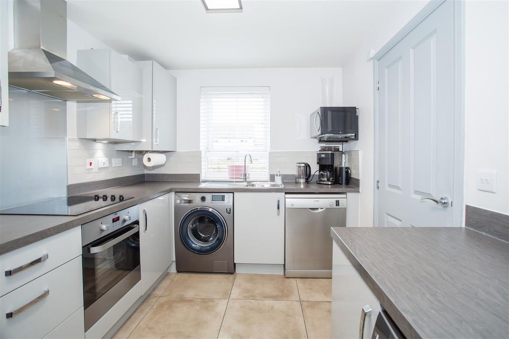 Property photo 3 of 14 Kitchen