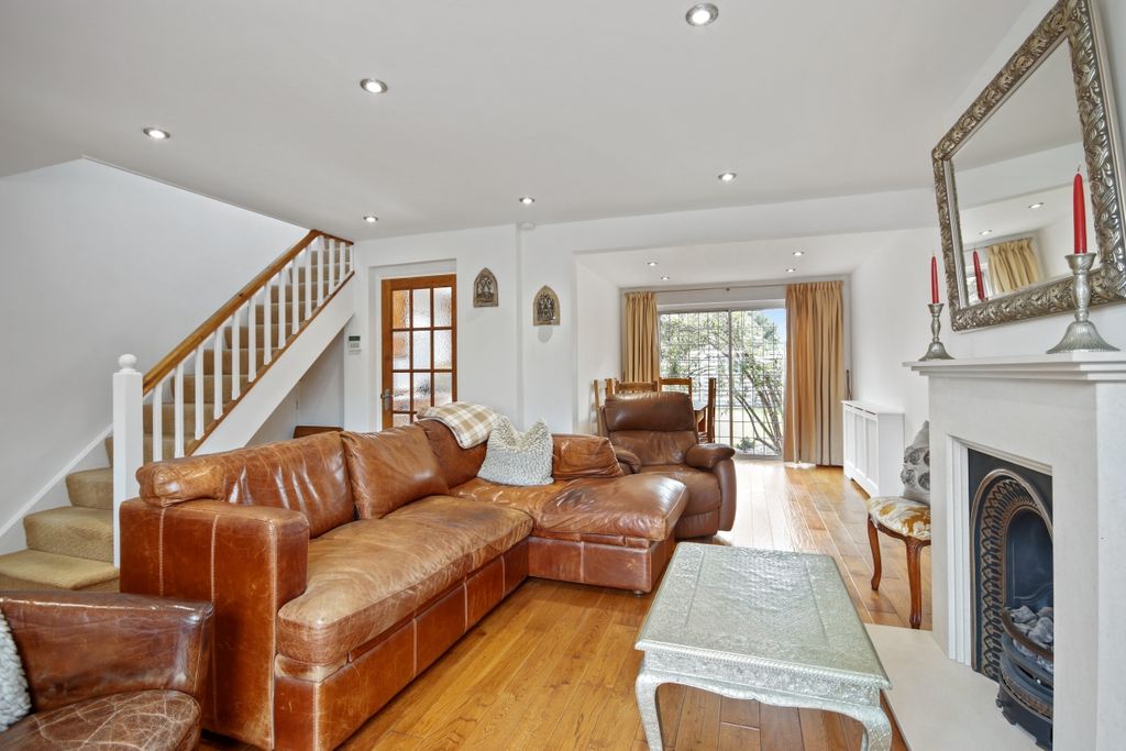 Property photo 2 of 12
