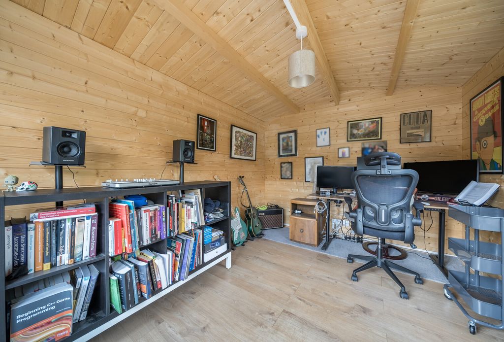 Property photo 3 of 15 1326321-11-68A477...