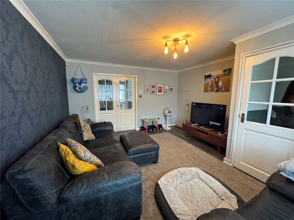 Property photo 2 of 12 Lounge