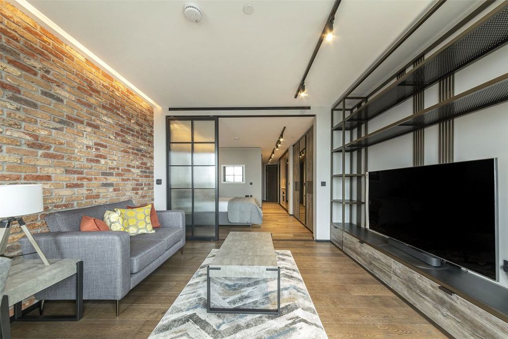 Property photo 3 of 9