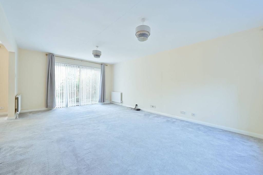 Property photo 1 of 32