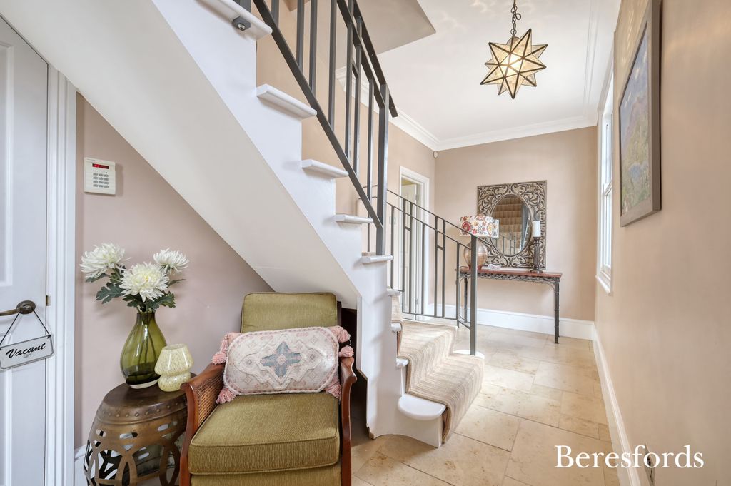 Property photo 3 of 45 Entrance Hall