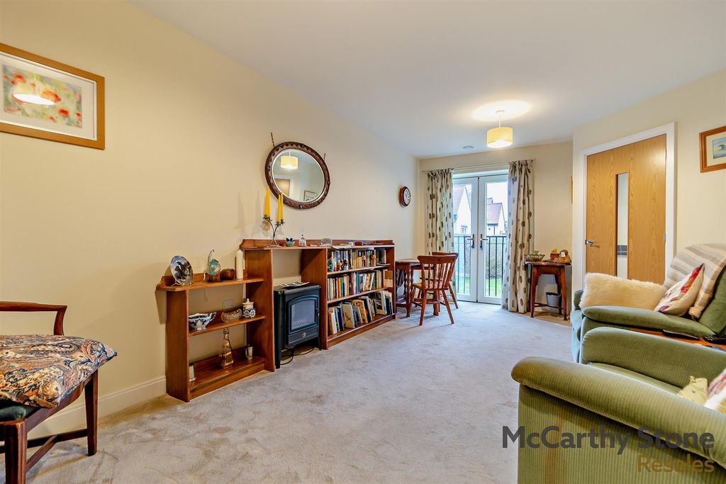 Property photo 3 of 22 8633739-Interior02-800.Jpg