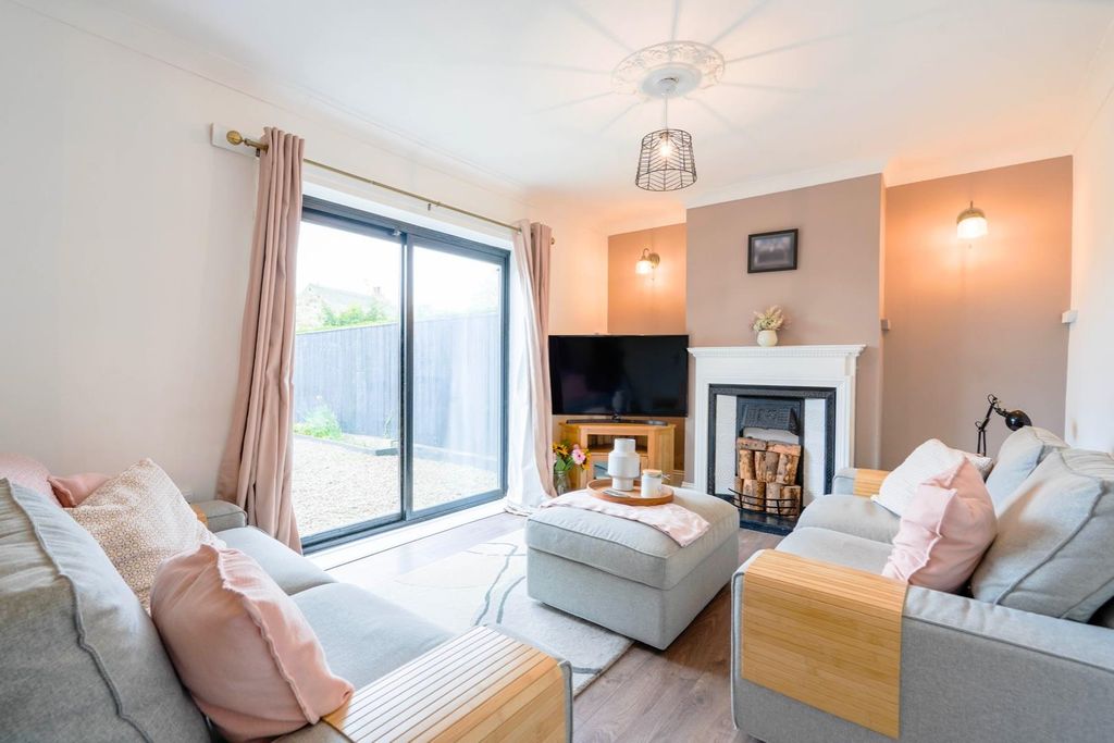 Property photo 2 of 10 Living Room