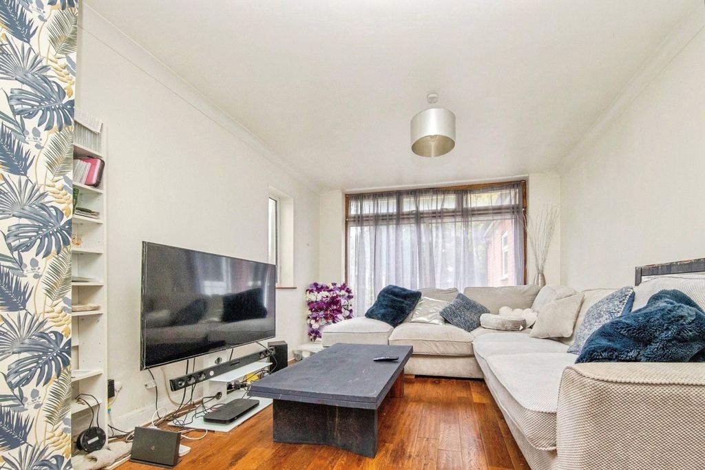 Property photo 2 of 17 Picture No. 23