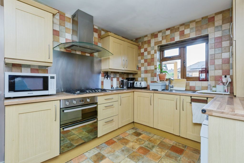 Property photo 3 of 16 Photo