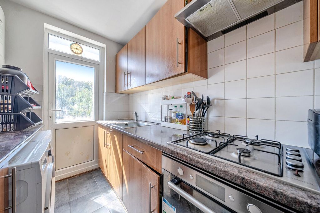 Property photo 2 of 9 Kitchen
