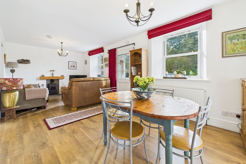 Property photo 2 of 27