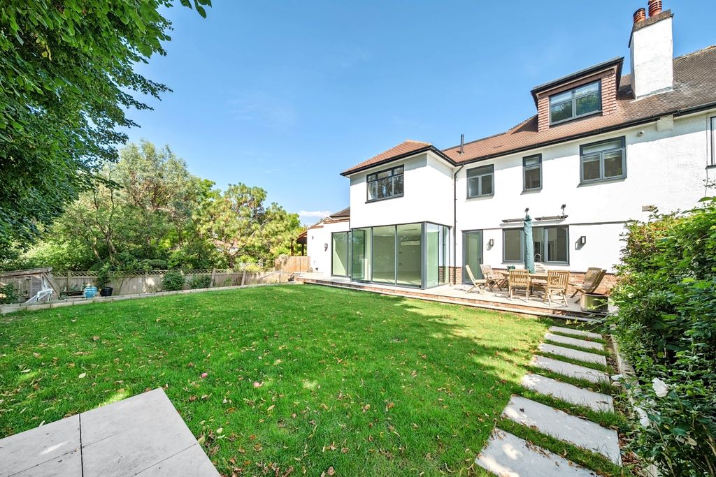 Property photo 2 of 25