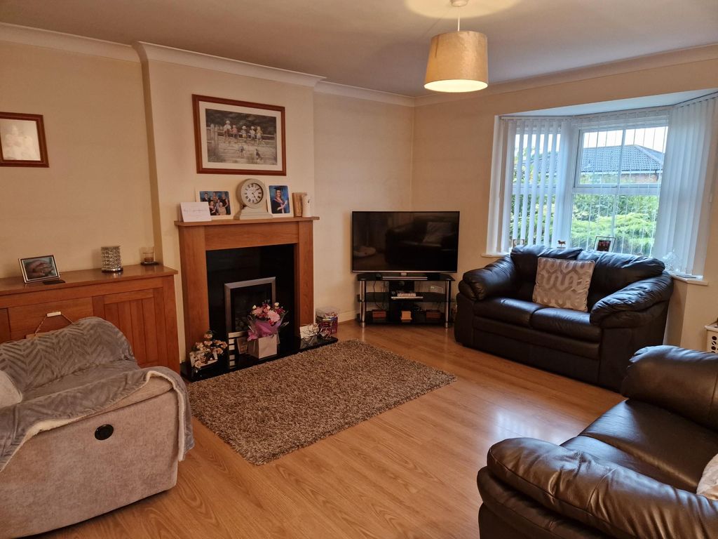 Property photo 2 of 10 Lounge