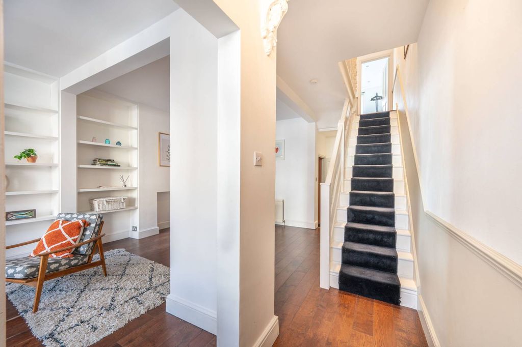 Property photo 3 of 18