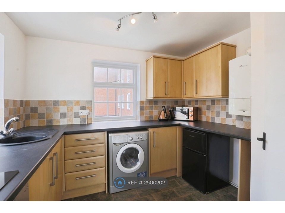 Property photo 3 of 9 Kitchen