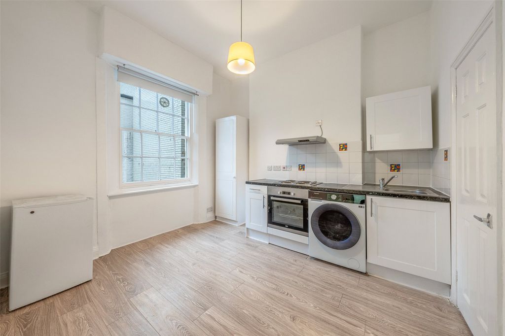 Property photo 2 of 11 Picture No. 17