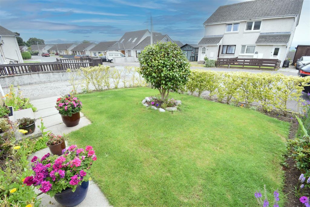 Property photo 2 of 21 Front Garden..Jpg