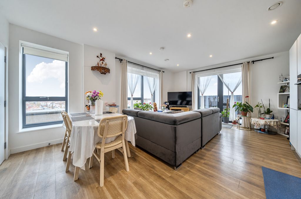 Property photo 1 of 9