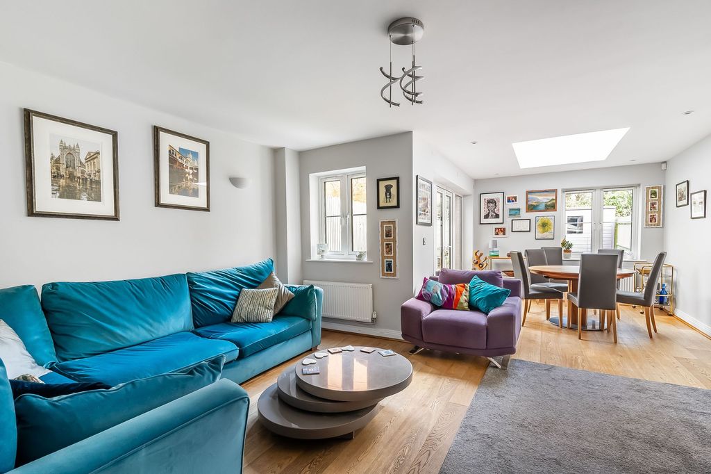 Property photo 2 of 31