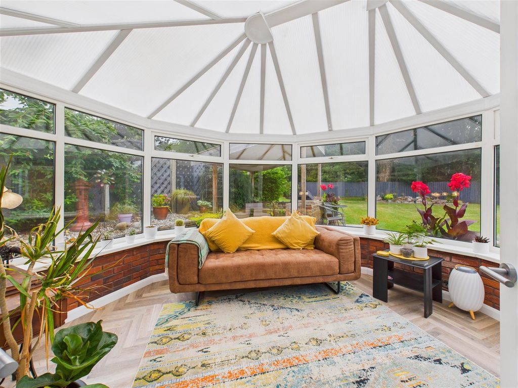 Property photo 3 of 30 Conservatory