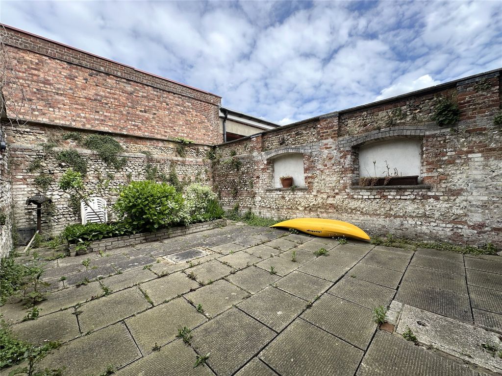Property photo 2 of 12 Picture No. 13