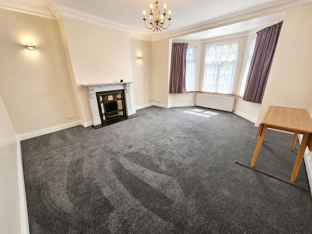 Property photo 1 of 12 Living Room