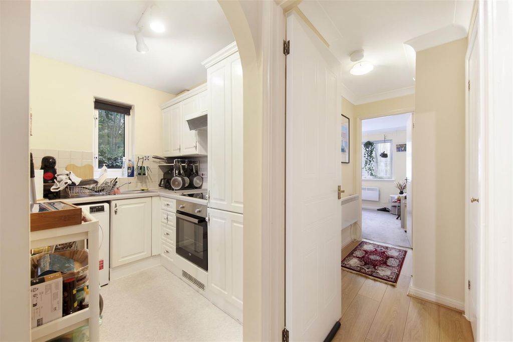 Property photo 3 of 6 16 Dorset Mews London N3 2Bn - 001.Jpg