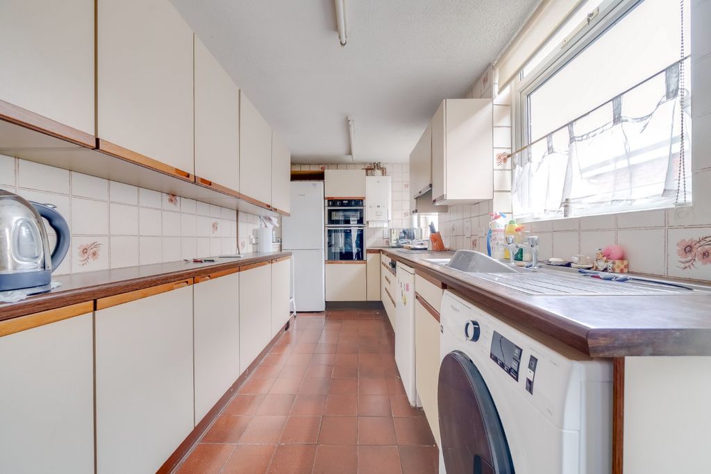Property photo 3 of 13 Kitchen