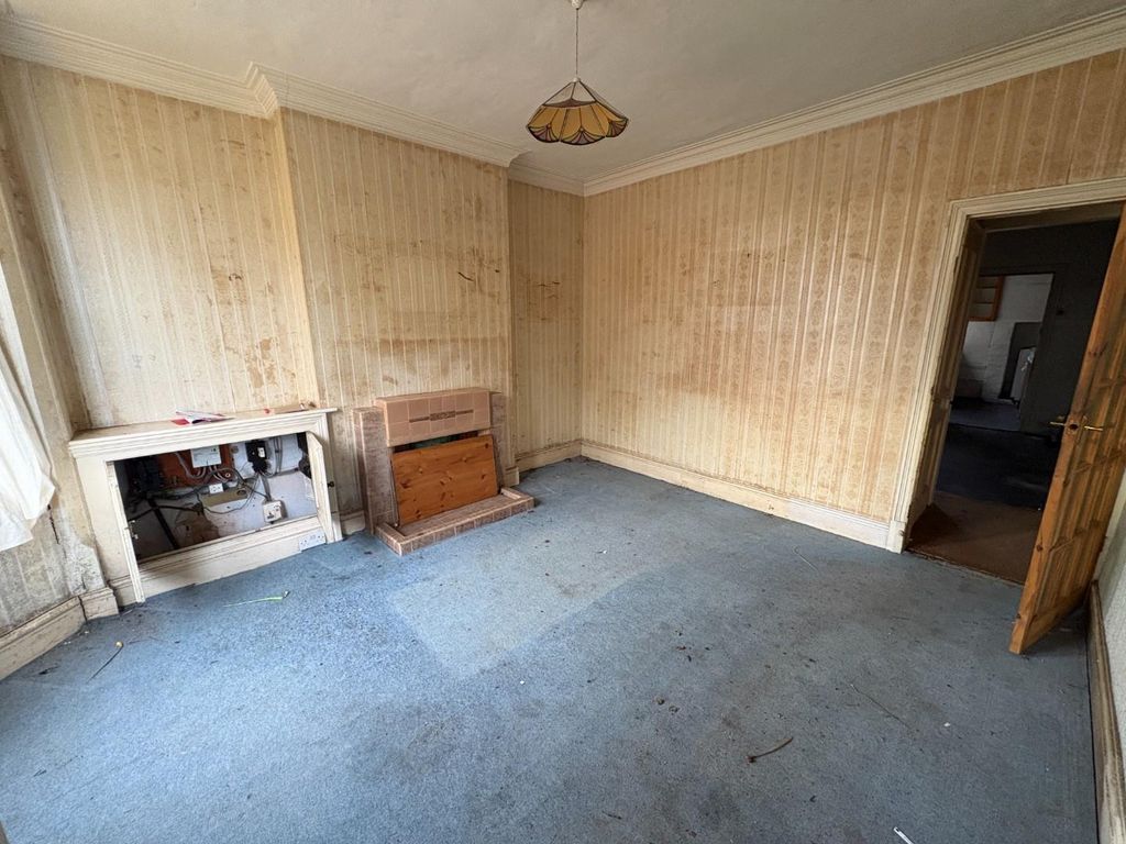 Property photo 3 of 12 Lounge