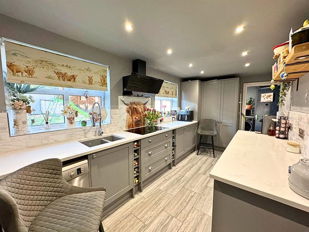 Property photo 2 of 22 Kitchen