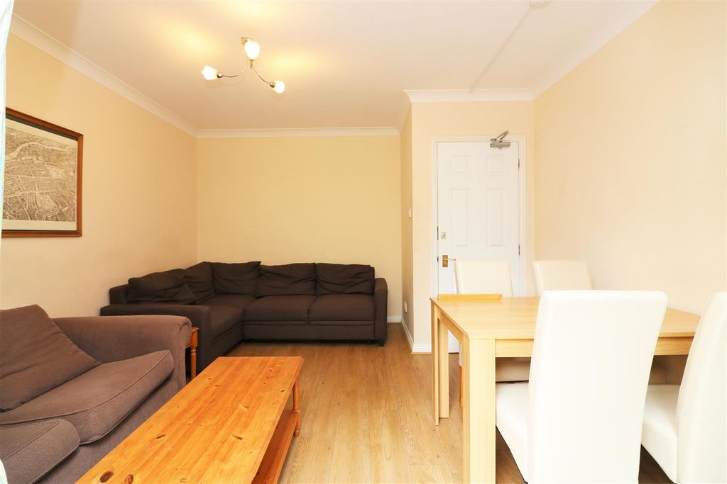 Property photo 2 of 14 Albert Mews.Jpg