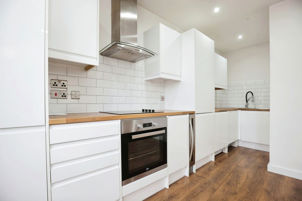 Property photo 2 of 9 Image