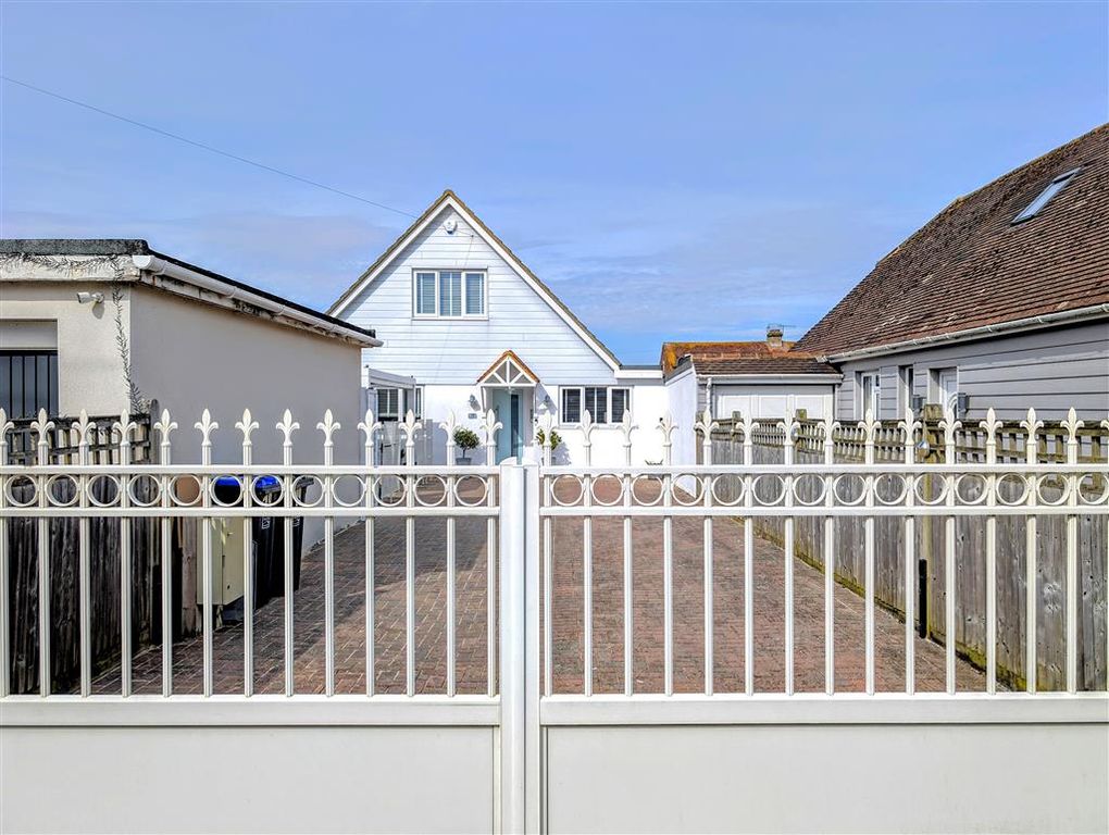 Property photo 2 of 24 Front