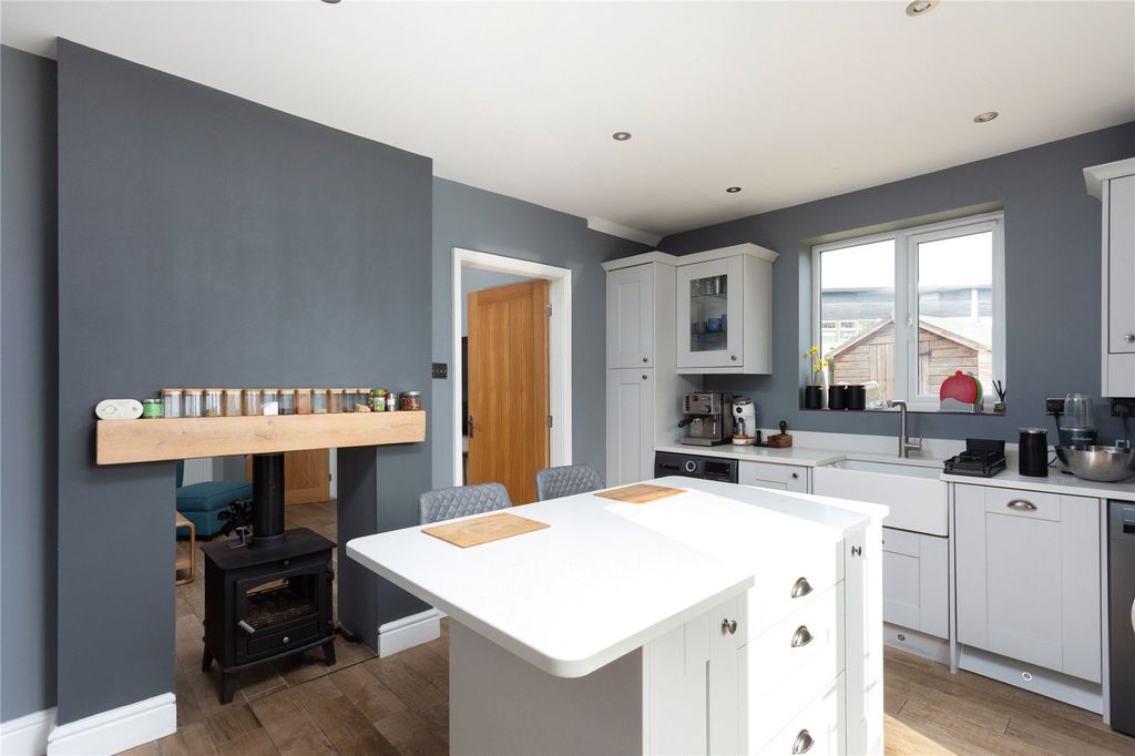 Property photo 2 of 13 Photos