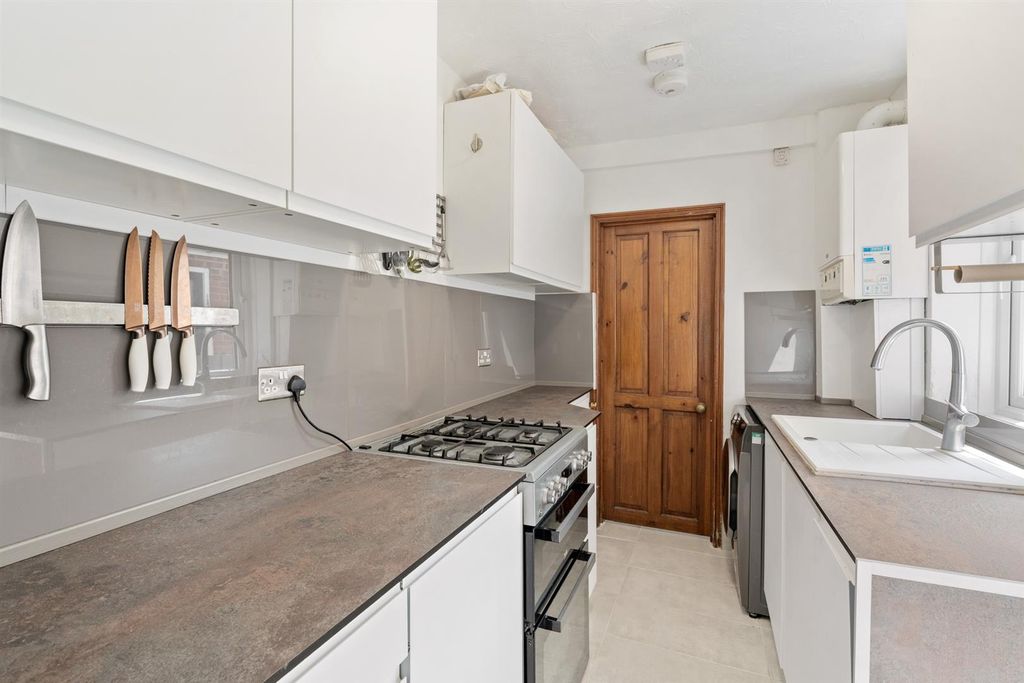 Property photo 3 of 20 Henleyrd-012.Jpg