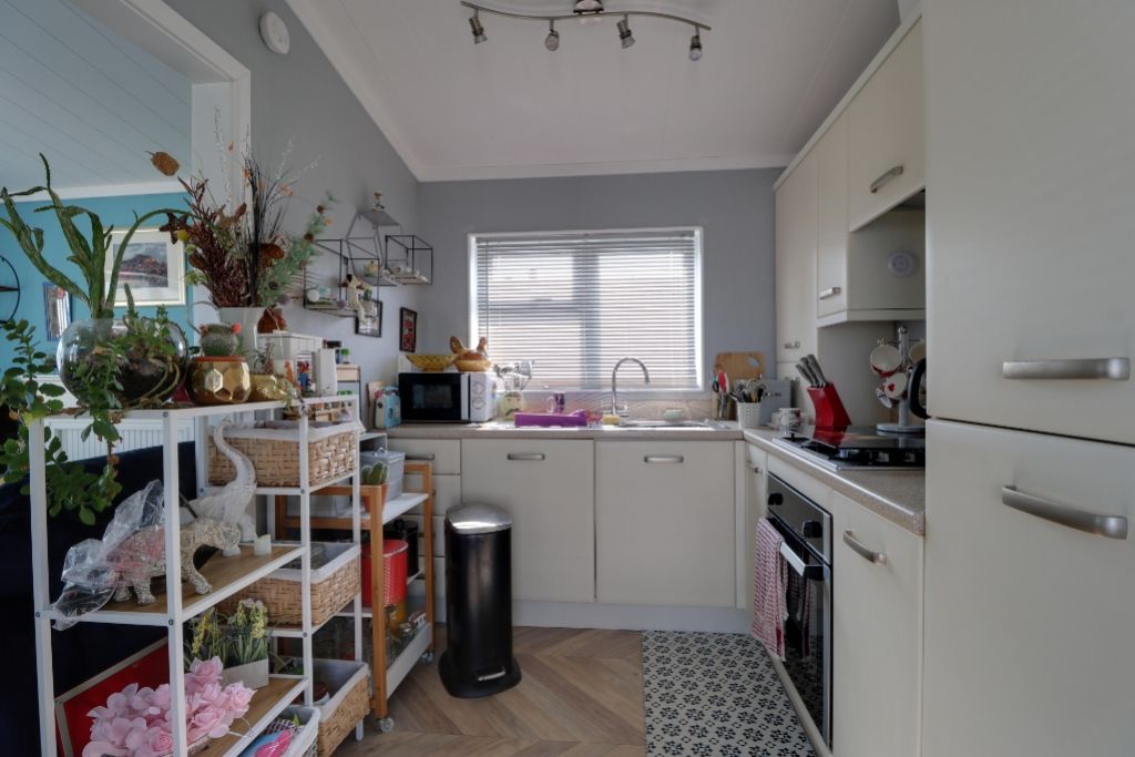 Property photo 3 of 9 Kitchen