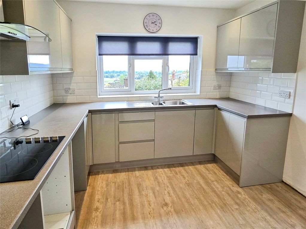 Property photo 2 of 8 Kitchen