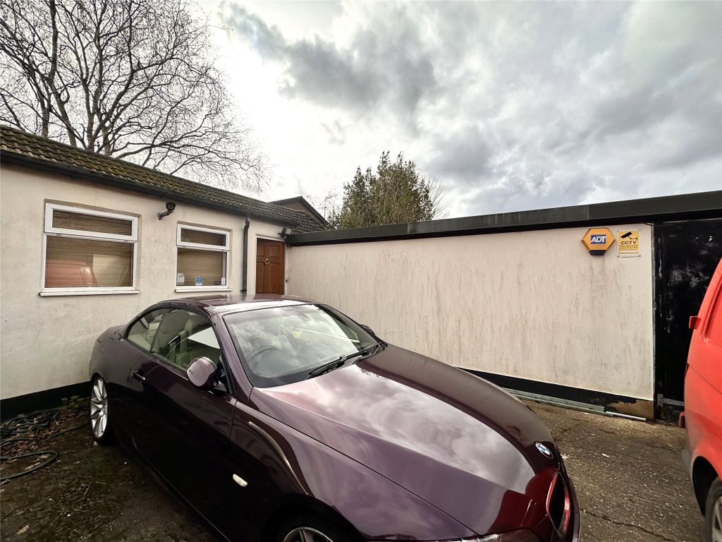 Property photo 2 of 11 Picture No. 18