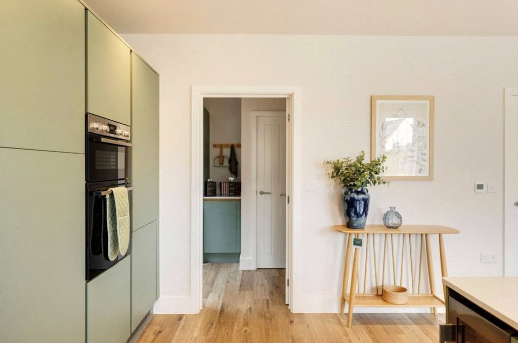 Property photo 3 of 14 Show Home