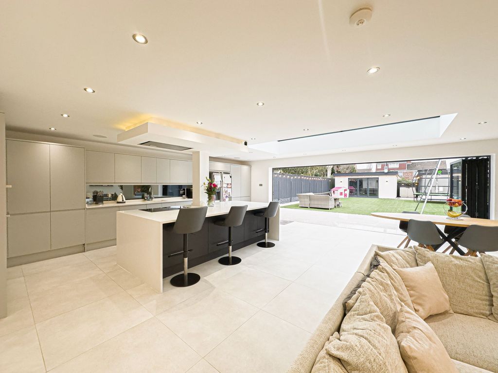 Property photo 2 of 37