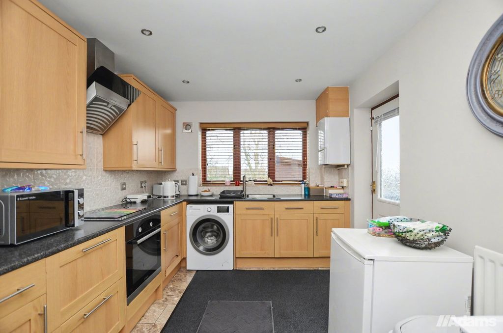 Property photo 2 of 21